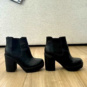 Black heeled boots